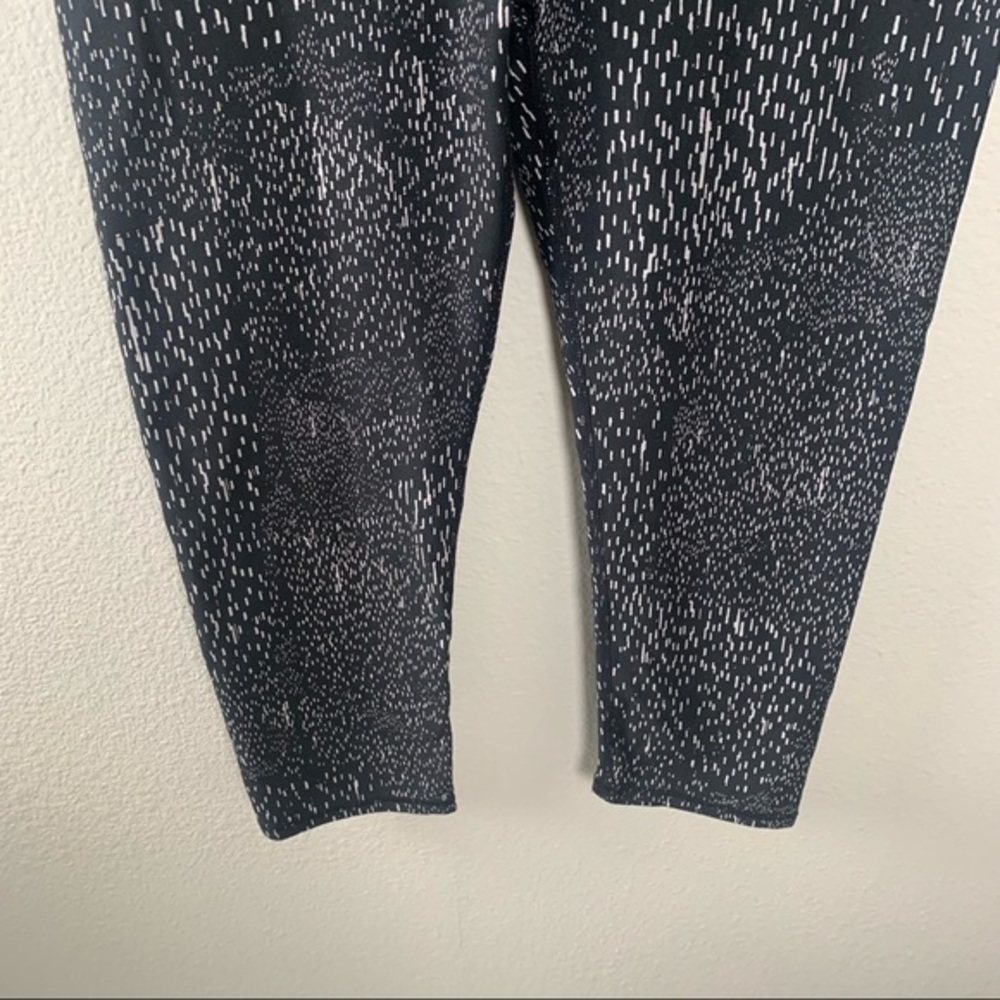 FABLETICS POWER HOLD MID RISE BLACK LEGGINGS - Picture 3 of 5